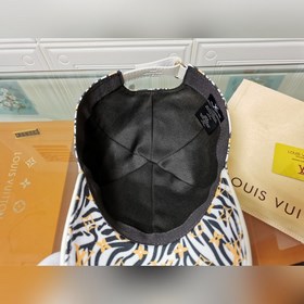Новейшая модель на официальном сайте LV, изготовлена из высококач