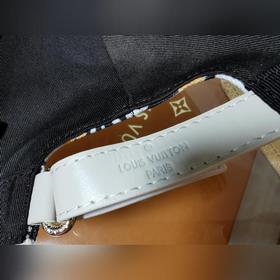 Новейшая модель на официальном сайте LV, изготовлена из высококач