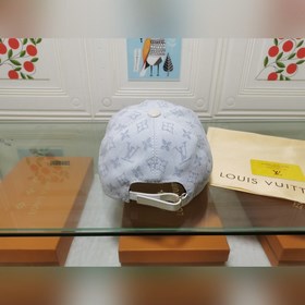 Новейшая модель на официальном сайте LV, изготовлена из кожи верх