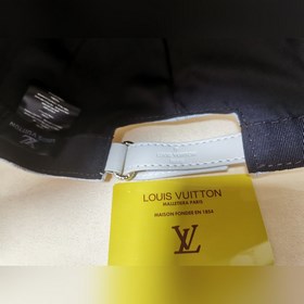 Новейшая модель на официальном сайте LV, изготовлена из кожи верх