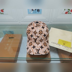 Новая модель на официальном сайте Lv, изготовлена по оригинальном