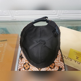 Новая модель на официальном сайте Lv, изготовлена по оригинальном