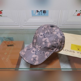 Новая модель на официальном сайте Lv, изготовлена по оригинальном