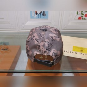 Новая модель на официальном сайте Lv, изготовлена по оригинальном