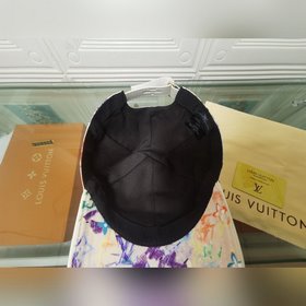 Новая модель на официальном сайте Lv, изготовлена по оригинальном