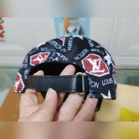 Новая модель на официальном сайте Lv, изготовлена по оригинальном