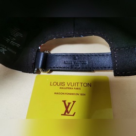 Новая модель на официальном сайте Lv, изготовлена по оригинальном