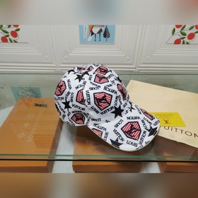 Новая модель на официальном сайте Lv, изготовлена по оригинальном