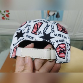 Новая модель на официальном сайте Lv, изготовлена по оригинальном