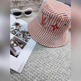 Популярная двусторонняя рыбацкая кепка от Louis Vuitton. Простая 