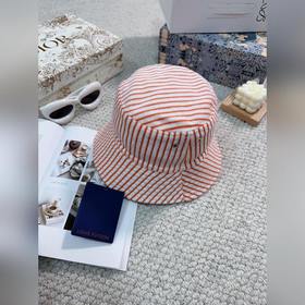 Популярная двусторонняя рыбацкая кепка от Louis Vuitton. Простая 