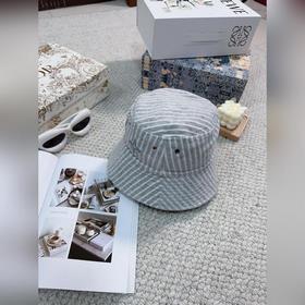Популярная двусторонняя рыбацкая кепка от Louis Vuitton. Простая 