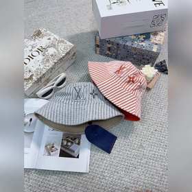 Популярная двусторонняя рыбацкая кепка от Louis Vuitton. Простая 
