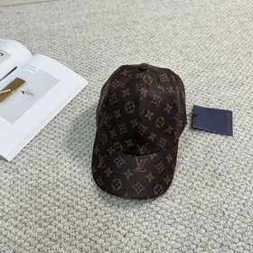 Louis Vuitton LV бейсболка