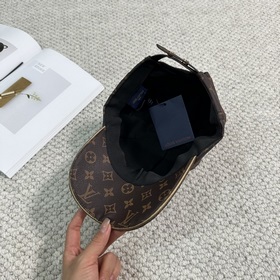 Louis Vuitton LV бейсболка