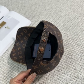 Louis Vuitton LV бейсболка