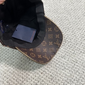 Louis Vuitton LV бейсболка