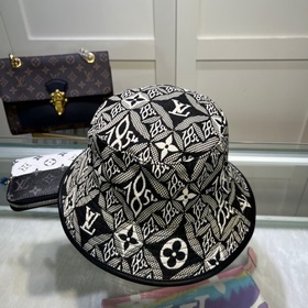 Новинка! Louis Vuitton представляет новую модель рыбацкой кепки L