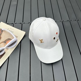 Louis Vuitton представляет новую бейсболку LV, изготовленную с вы