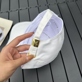 Louis Vuitton представляет новую бейсболку LV, изготовленную с вы