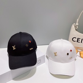 LV бейсболка 2023 Новая модель бейсболки Louis Vuitton. Популярна