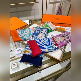 Длинный шарф из кашемира, доступен в магазинах, искренне рекоменд