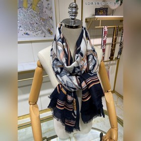 Длинный шарф из кашемира, доступен в магазинах, высокое качество,