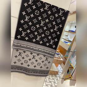 Новая популярная модель в магазине LV! Очень красивая! В этом год