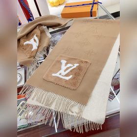 Новый шарф LV. Новая модель шарфа продолжает зимнюю классику. Каш