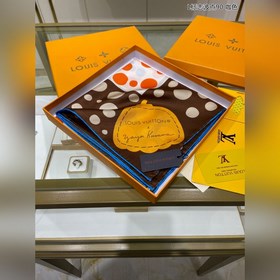 Искренне рекомендую 【L-логотип в горошек 90】 Шарф из шелка, колл