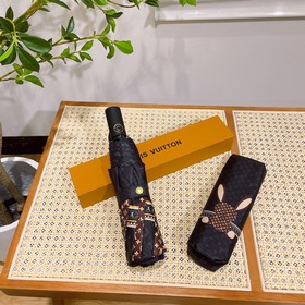 LOUIS VUITTON (Луи Виттон) Очень популярный плюшевый кролик. Идеа