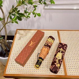 Louis Vuitton Новинка от Louis Vuitton. Летняя новинка в магазина