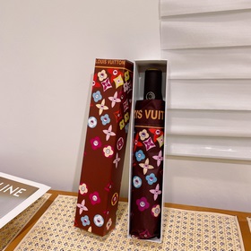 Louis Vuitton Новинка летнего сезона в фирменном магазине. Полнос