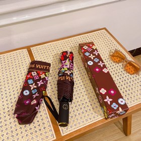 Louis Vuitton Новинка летнего сезона в фирменном магазине. Полнос