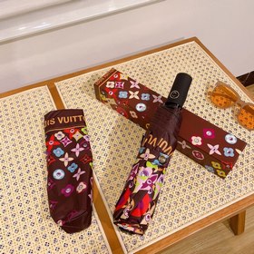 Louis Vuitton Новинка летнего сезона в фирменном магазине. Полнос