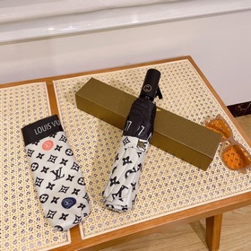 Louis Vuitton Новинка летнего сезона в фирменном магазине. Полнос