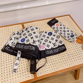 Louis Vuitton Новинка летнего сезона в фирменном магазине. Полнос