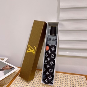 Louis Vuitton Новинка летнего сезона в фирменном магазине. Полнос