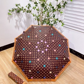 Louis Vuitton Новинка летнего сезона в фирменном магазине. Полнос