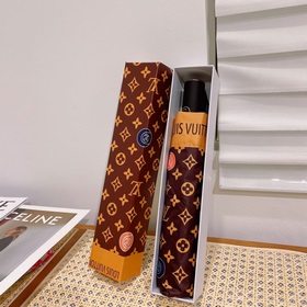 Louis Vuitton Новинка летнего сезона в фирменном магазине. Полнос