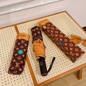 Louis Vuitton Новинка летнего сезона в фирменном магазине. Полнос
