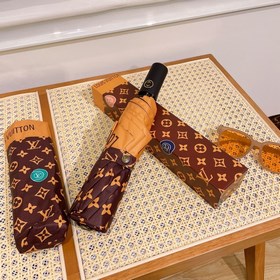 Louis Vuitton Новинка летнего сезона в фирменном магазине. Полнос