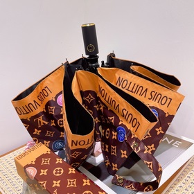 Louis Vuitton Новинка летнего сезона в фирменном магазине. Полнос
