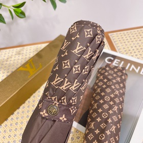 Louis Vuitton Новинка летнего сезона в фирменном магазине. Полнос