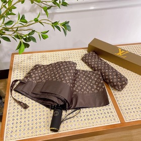 Louis Vuitton Новинка летнего сезона в фирменном магазине. Полнос