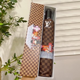 Louis Vuitton Новинка летнего сезона в фирменном магазине. Полнос