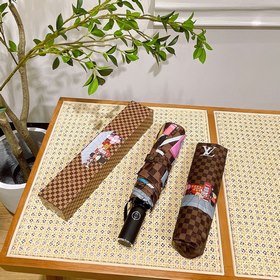 Louis Vuitton Новинка летнего сезона в фирменном магазине. Полнос