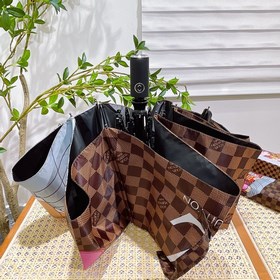 Louis Vuitton Новинка летнего сезона в фирменном магазине. Полнос