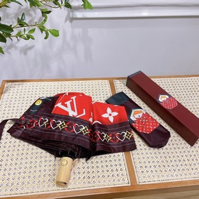 Louis Vuitton Новинка летнего сезона в фирменном магазине. Полнос
