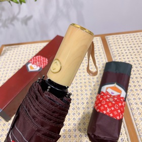 Louis Vuitton Новинка летнего сезона в фирменном магазине. Полнос